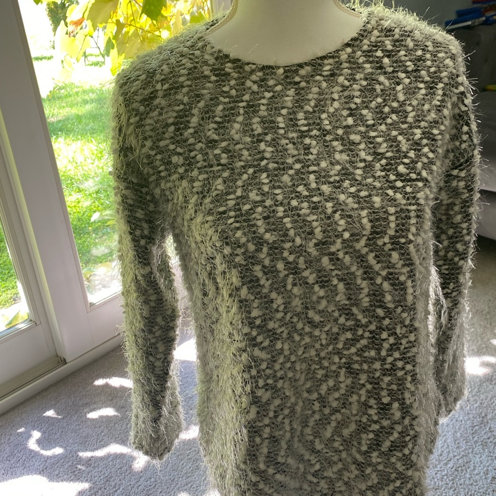 Tow By Vince Camuto sweater - Picture 2 of 4